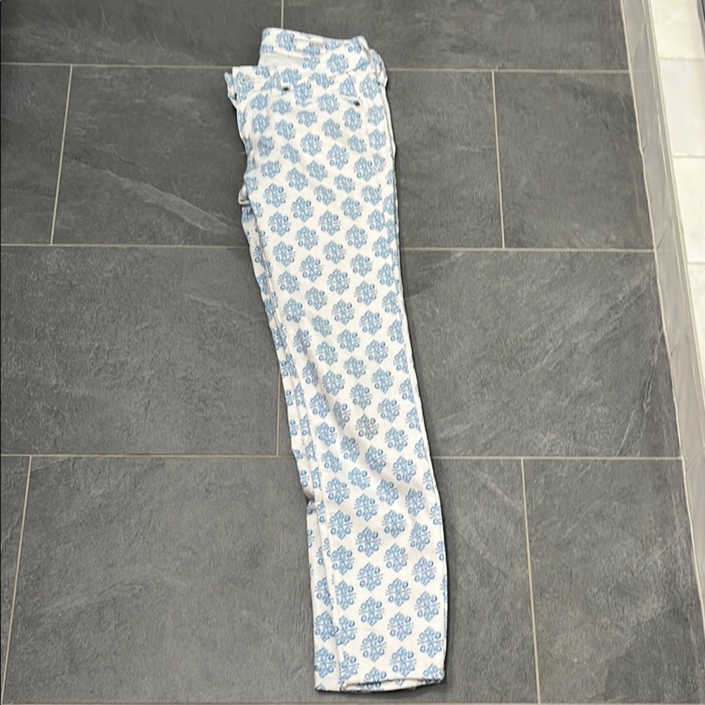 Vineyard Vines Blue and White Skinny Jeans with Polka Dot Pattern
